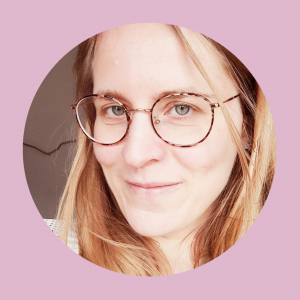 Anna-Katharina Pohl mit Buch